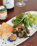先週の週末アペロ🥂⁡⁡お茄子が大好き過ぎて、玉葱や人参と並んで必ず野菜室にある我が家🍆🍆茄子の煮浸しなんて本当毎日でも食べたい！⁡⁡この日はニンニクと炒めて、ペストロッソと…のInstagram画像