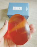きれいなオレンジ色の石けん。　@rinkr_officialRINKRスキンディライト ソープを使ってみました🎵カンゾウ・ニンジン・ジオウ・トウキ・ルイボス…のInstagram画像