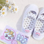 ..@kwgc_inc  様の👟♩'プチっとネーム'うわぐつにぺちっと付けて目印になるよ♡♡!来年あっくんが年少さん👶🏻まだまだひらがなが読めないからうわぐつのポイント…のInstagram画像