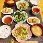 今日の晩ごはん。#豚味噌キャベツ炒め 。厚揚げ焼いたのとお味噌汁とブロッコリーソテー。美味しかった〜😊#salonlecreuset#サロンルクルーゼ #ルクルーゼ #ルクルーゼ好…のInstagram画像