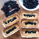 黒豆ってお正月以外でも時々とっても食べたくなる。自分で煮るのはなかなか大変だけど、市販のは甘さの好みが合わなかったりする。⁡今回、株式会社ヤマザキの通販サイト、カネ吉さまの黒豆をお試しさせ…のInstagram画像