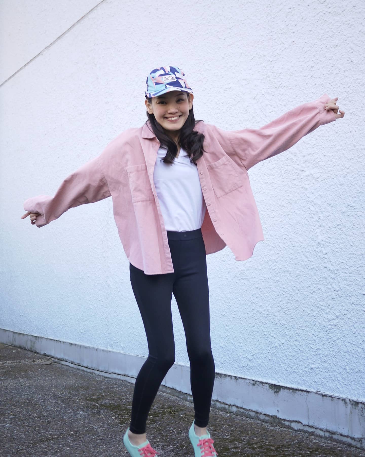 口コミ投稿：.🌈【𝙹𝚞𝚖𝚙✧】🍃.履いているのは、「SLIM WALK 24hマルチスキニー デニム風ブラック」👖.…