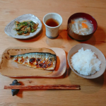🍚おうちランチ🍚*お昼ごはんたくさん食べました！*🐟焼きサバ🐟具沢山味噌汁🐟卵とほうれん草の炒め物🐟新米コヒシカリ*美味しい緑王ほうれん草たっぷり使った卵炒めみたい…のInstagram画像