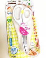 【フィットカットカーブ ひとくちカット】 食事用ハサミ✂️♪安心のチャイルドロック付き♪抗菌仕様♪お皿を傷つけにくい丸い刃先♪お肉、きのこ、お野菜も切れます❣️♪離乳食から大人ご飯まて…のInstagram画像