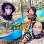 Hammock with family🏕✨✨It's getting colder and colder, so warm parent-child coordination🧣❄️Have a…のInstagram画像