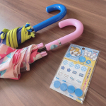 ⋆*❁*⋆ฺ｡*株式会社KAWAGUCHIさんのプチッとネーム！自分の上靴がわかりやすいように！と子供達の上靴に付けようと思ったけどまだ傘に名前を付けていない事を思い出しひとまず傘に付…のInstagram画像
