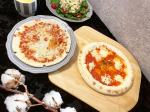 𓂃🍕耳までチーズ　マルゲリータ🍕𓂃𓂃🍕うす焼きピッツァ　トマトとモツァレラチーズ🍕𓂃大好きなピザ𓂃🍕❤️週1で作って食べてるんじゃない？ってほど我が家はピザ率が高いです🍕ˎˊ˗ …のInstagram画像