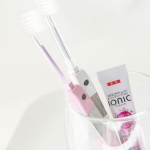 #歯ブラシ ..イオン歯ブラシ　キスユー🪥💕こちらの歯ブラシは以前より愛用していたのですが、、.こちらの歯磨き粉大人のための薬用ハミガキのInstagram画像