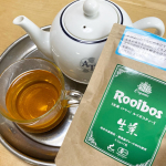 寒い朝にも生葉ルイボスティー🍵🌱オーガニック認証を取得した最高級グレードの茶葉を100％使用していて、質が高いだけでなく、とっても美味しいです。🌱蒸気を使うことであえて発酵を止める…のInstagram画像