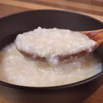 レトルトのお粥や雑炊って体調悪い時用とか非常食のイメージだったけど、このシリーズは贅沢な濃厚味で美味しい！ねっちり過ぎずサラサラ過ぎずのちょうどいい食感、濃厚な海鮮素材の旨味としっかりめのお味付け。…のInstagram画像