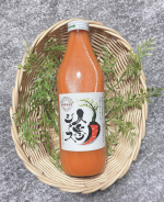 🧡好きな野菜はにんじん🥕🧡長女は野菜の中でにんじんが1番好きなんだって😆🥕そこで＼奇跡の人参ジュース／飲んでみました〜😍🥕🥕🥕もうネーミングからして飲みたくなり…のInstagram画像