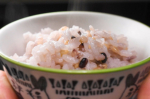 炊く時に一緒に入れるだけで簡単玄米雑穀🍙普段の白米の分量にプラスして玄米雑穀とお水を大3〜4入れて炊くだけ。モチモチでプチプチで色もキレイです(^-^)#北海道玄米雑穀 #雑穀…のInstagram画像