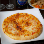 .本場イタリア直輸入の冷凍ピザ「ヴァルピザ　マルゲリータ」でおうちごはん。..ヴァルピザ Valpizza 社は、イタリア北部のボローニャにある大手冷凍ピザメーカー。24時間発酵さ…のInstagram画像