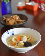 息子が作ってくれたお昼ごはん！⁡⁡お昼、何しようか〜と聞いたら・・・野菜室と冷凍庫開けて物色🤣これー！おうどんー！と味もしっかり見て選ぶ🤣🤣⁡⁡お鍋に入れるだけなんだけ…のInstagram画像