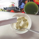 .ヨーグルトに「リファータ・フルーツと野菜のおいしい青汁」を混ぜて食べました。.顆粒なのでヨーグルトにも簡単に混ざりました。味は甘くて美味しい～♡フルーツヨーグルトって感じで青汁の…のInstagram画像