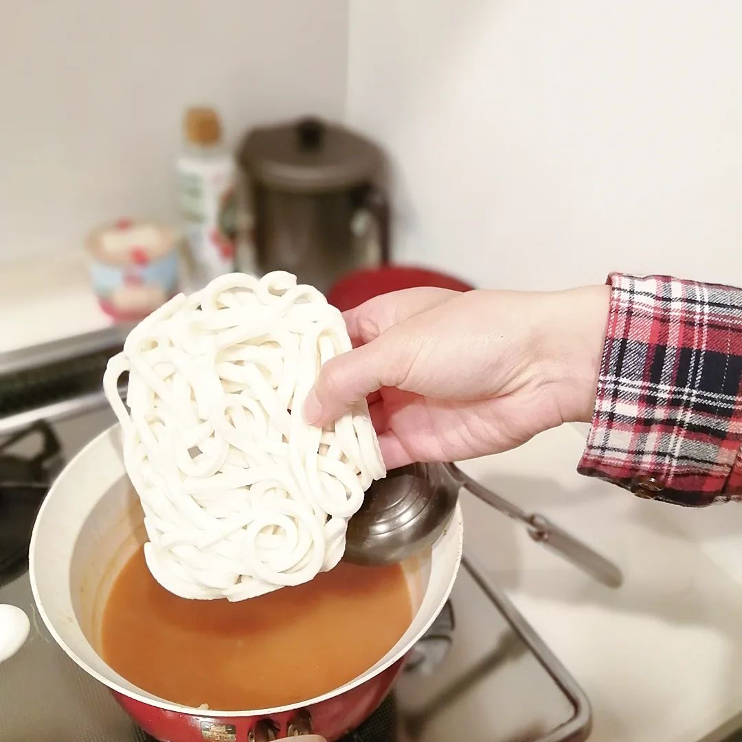 口コミ投稿：お鍋の〆はうどん♪今夜はチゲ鍋したよ！😊〆はテーブルマークの冷凍うどん♪冷凍うどん…