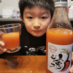 #奇跡の人参ジュース人参が好きで、生の人参もバリバリ食べる息子👦ジュース飲んだ瞬間にうまっ！もっと飲んで良い？って❤️私は生の人参は得意じゃないけど、本当に甘くて美味しい😆出口崇仁農園さんの…のInstagram画像