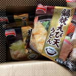 .テーブルマークの鍋うどん3種類をおためししました。国産小麦粉を使用したもちもちしたうどんに、人気のフレーバーのつゆを合わせた、季節限定商品です。お水につゆをとかし冷凍のうどん…のInstagram画像