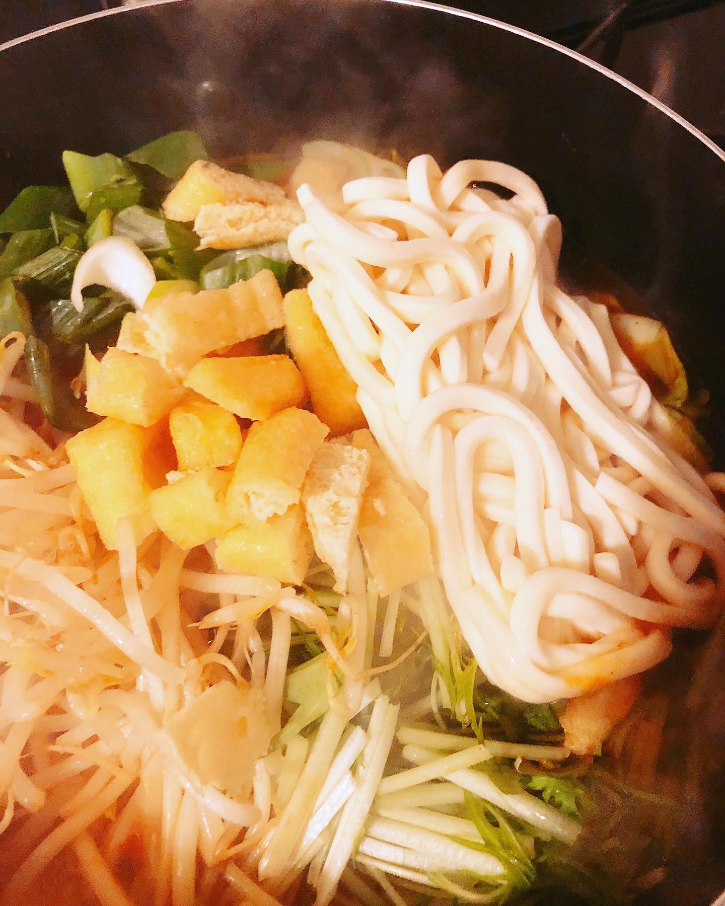 口コミ投稿：大好きな鍋💕今年はキムチ鍋をよく作っています💕テーブルマークさんの冷凍うどんは凍…