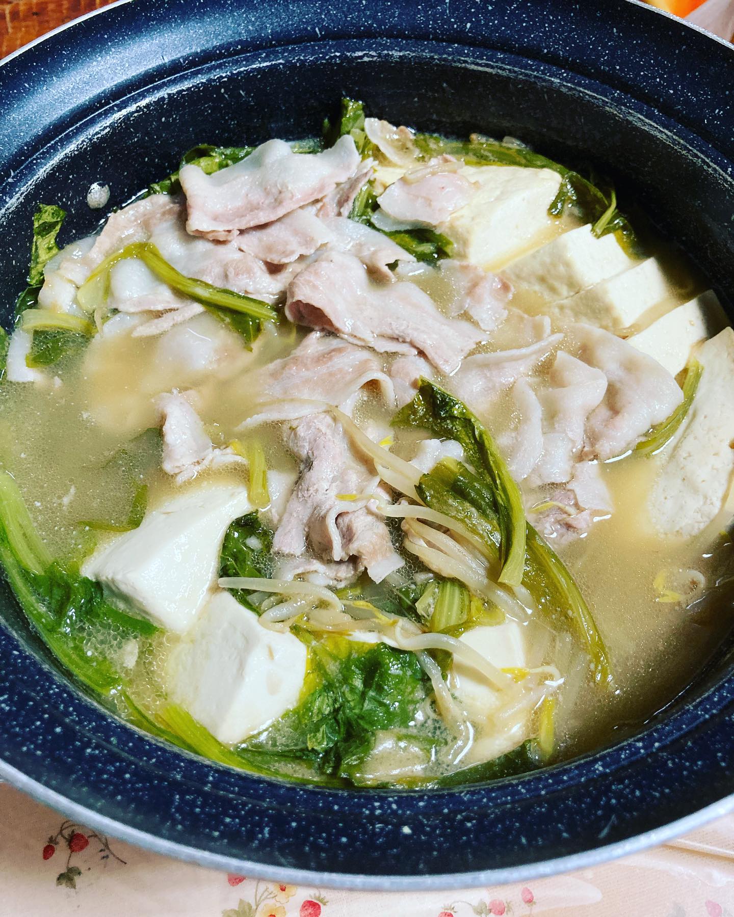 口コミ投稿：大好きなごま豆乳鍋。お野菜、お肉を堪能したあとのお楽しみは、うどん。冷凍さぬき…