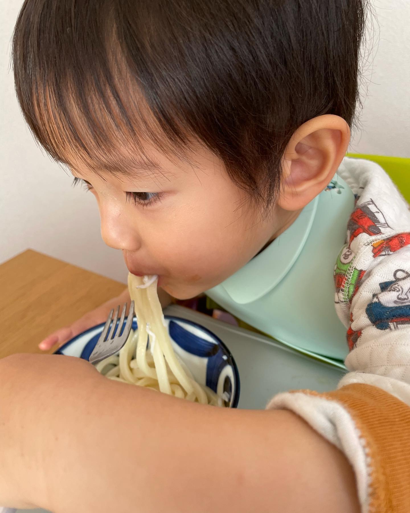 口コミ投稿：レンジで簡単に温められるし、子供も大好きなテーブルマークさんの冷凍うどん！鍋の…