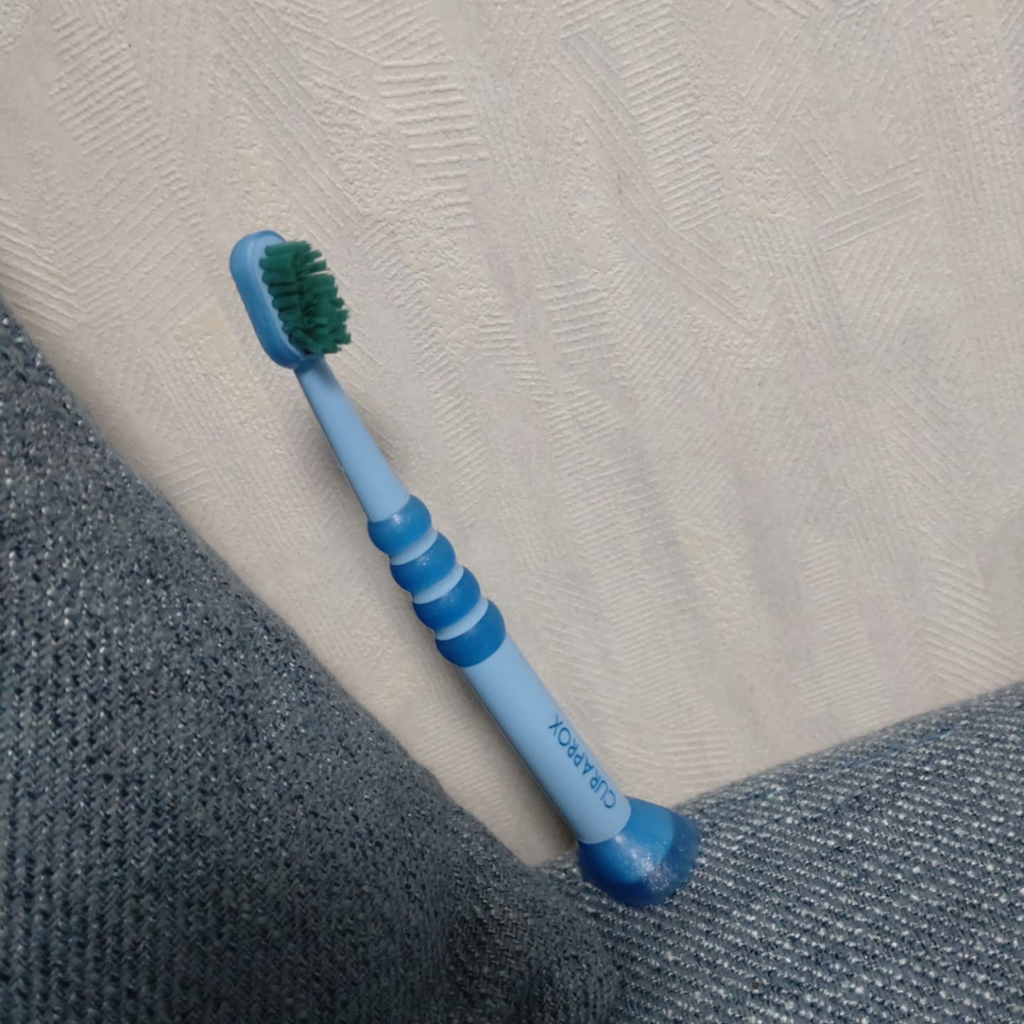 口コミ投稿：クラプロックス　ベビー歯ブラシをつかっての歯磨き💡０～４歳用の歯ブラシです。持ち…