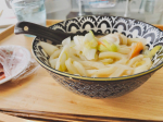 🏡一人ご飯は楽に美味しいうどんで丸一日家で仕事だと、お昼ご飯は毎日の作り置き(´⊙ω⊙`)そんな自分にテーブルマークの冷凍うどんをご褒美👏✨お鍋に水と麺と付属の出汁を入れるだけで簡単に本格…のInstagram画像