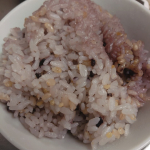 北海道玄米雑穀♥️北海道産の玄米と雑穀をブレンド😊いつものごはんに混ぜて炊くだけで、手軽に栄養バランスのとれた玄米雑穀ごはんができあがります😍ほどよい甘さ🤤もっちりした食感…のInstagram画像