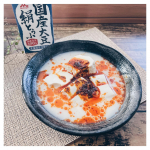 𓎩LOHACO先行発売森永　国産大豆絹とうふ⁡⁡絹豆腐を使って、豆乳鍋風温奴。⁡食べるラー油をかけて、ピリリとした辛さがおいしい😋⁡使ったのは、めちゃくちゃ便利な長…のInstagram画像