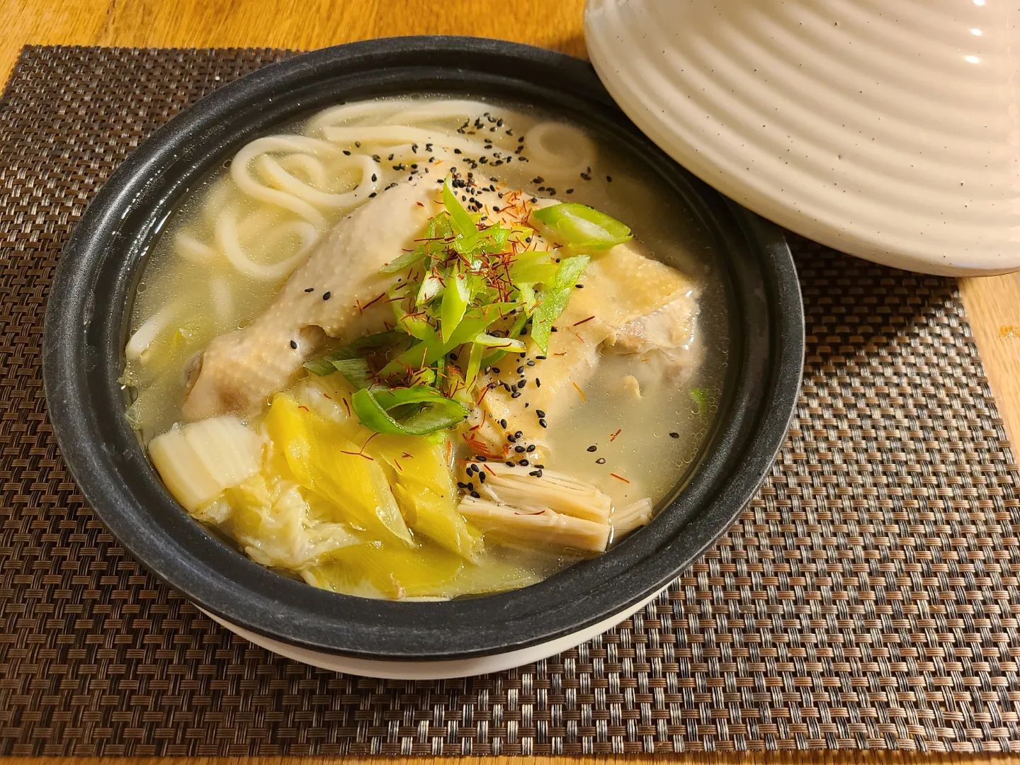 口コミ投稿：いただいた冷凍うどんで、お鍋っぽく。#参鶏湯　#タッカルビ#チゲ鍋。。全部、、風、…
