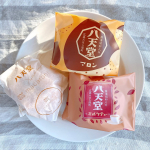 .♡.くりーむパンで有名な八天堂の【お楽しみBOX】🥯💕.送料込み3,780円.今回入っていたのは、、、🎁✔️生クリーム&カスタード✔️抹茶✔️小倉✔️マロ…のInstagram画像