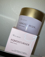 『MEDIMERRY AQMOISTURISER』乾燥肌対策に優れた効果を発揮する保湿クリーム✨こってりとしたクリームですが、肌に乗せて馴染ませると、ビックリするくらい、伸びが…のInstagram画像