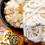 テーブルマーク様のさぬきうどん丹念を寄せ鍋の〆に入れてみました❣️今まで、〆は雑炊ばかりだったのでうどんはどうかな？と思っていたけど、めっちゃ合う😍💕冷凍うどんを入れるだけと工程もとっても…のInstagram画像