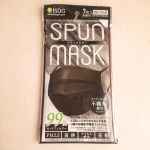 .休日に使いたい不織布のカラーマスクです♡「SPUN MASK」３層構造の高いフィルター機能。幅広のゴムで耳が痛くなりにくいです！口元があたる部分はふんわりとしていました。.他のカラーバ…のInstagram画像