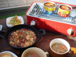 週末、冬キャンプ風にベランダでお昼ご飯を食べた時の写真👏寒い時期だけどお昼の日が照っている時間はあったかかったです(≧∇≦)午前中にバケットを焼いて、おとーさんが作ってくれたアヒージョ…のInstagram画像