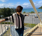 沖縄本島北部古宇利島へ避寒ステイ♫この日の沖縄は春みたくあったかで、良い天気☀️　　　エウルキューブの春らしいニットを着てドライブへ♫ドルマンデザインで、Vネックデザインの…のInstagram画像