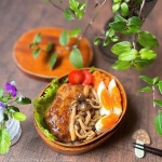 *今日のお弁当は「大豆と蒟蒻のSoyっとバーグ」を使って和風きのこソースのハンバーグ♪大豆と蒟蒻のSoyっとバーグは、大豆と蒟蒻の100%プラントベース（植物由来）ハンバーグ。ハンバー…のInstagram画像
