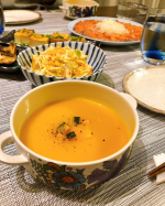 南瓜のポタージュを作りました🎃💕スーパーで安くなってて半玉買ったものの、南瓜って一気に使えないから冷蔵庫に眠ったままの姿を見ながらどうしようかな〜と思ってたのですが笑、ポタージ…のInstagram画像