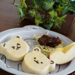 ダンバイディアのかわいい滑りにくいプレートを使って離乳食の息子の食事を食べさせたい！と思っていましたが、次男の離乳食が全く進まず💦長男の食事に使ってます🙂💕かわいいぞうのエルフィーのデザイン。縁…のInstagram画像