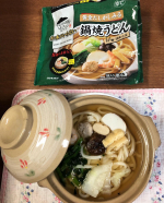 【お水がいらない 鍋焼うどん】だし、麺、具が一つになった鍋焼うどんです。横から見ると、だし、麺、具が層になっていて、フィルムで包まれています。作り方は、とっても簡単！お鍋に入れて温める…のInstagram画像