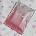 NEEDROP💕気になる箇所に貼って寝るタイプの『針状美容液』です😊角質最深部にヒアルロン酸を直接届けるという発想から生まれました👑1枚のシート内の1800本のマイクロニードル（2枚合計す…のInstagram画像