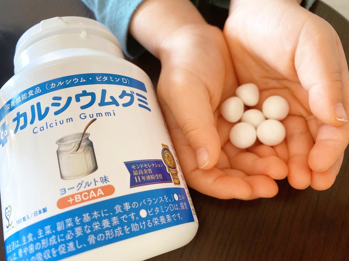 口コミ投稿：朝食後の日課になった、スクスクのっぽくんの『カルシウムグミ』外側がカリッとして…