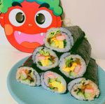 今年も恵方巻き作ったよ👹🥜しっかり豆まきもしました🥜恵方巻きの具材はカニカマ、卵、きゅうり、サラダ菜、後は普段あまり入れないけど味付けかんぴょうと椎茸のうま煮も入れたんだけどこれがまた美味しかっ…のInstagram画像