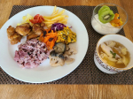 今日の#お昼ご飯#唐揚げフライドポテトなすと蓮根の味噌炒めサラダ色々卵スープいただいた豆乳グルト　思っていたより濃厚で体にもすごくよさそう✨今日は、キウ…のInstagram画像