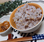 北海道産の玄米雑穀🍚‼️いつものごはんに混ぜて炊くだけで、手軽に栄養バランスのとれた玄米雑穀ごはんができあがります😊♥️ほどよい甘さともっちりした食感はクセになる美味しさ🤤🤤🤤我が…のInstagram画像