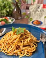 *今日のランチはSUNAOのボロネーゼパスタ🍝糖質が気になるパスタですか、なんとこのボロネーゼパスタ1人前で糖質がたった26.1g弱！！某コンビニのボロネーゼが60.7gだからかなりの糖質カッ…のInstagram画像