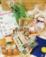 *。おっきなクール便の箱が届き📦 開封したら新鮮なオーガニック野菜などたくさんの食材が詰まった【 大地を守る会 】@daichi1975 さんからの『 こだわり野菜お試しセット 』 でしたぁ…のInstagram画像