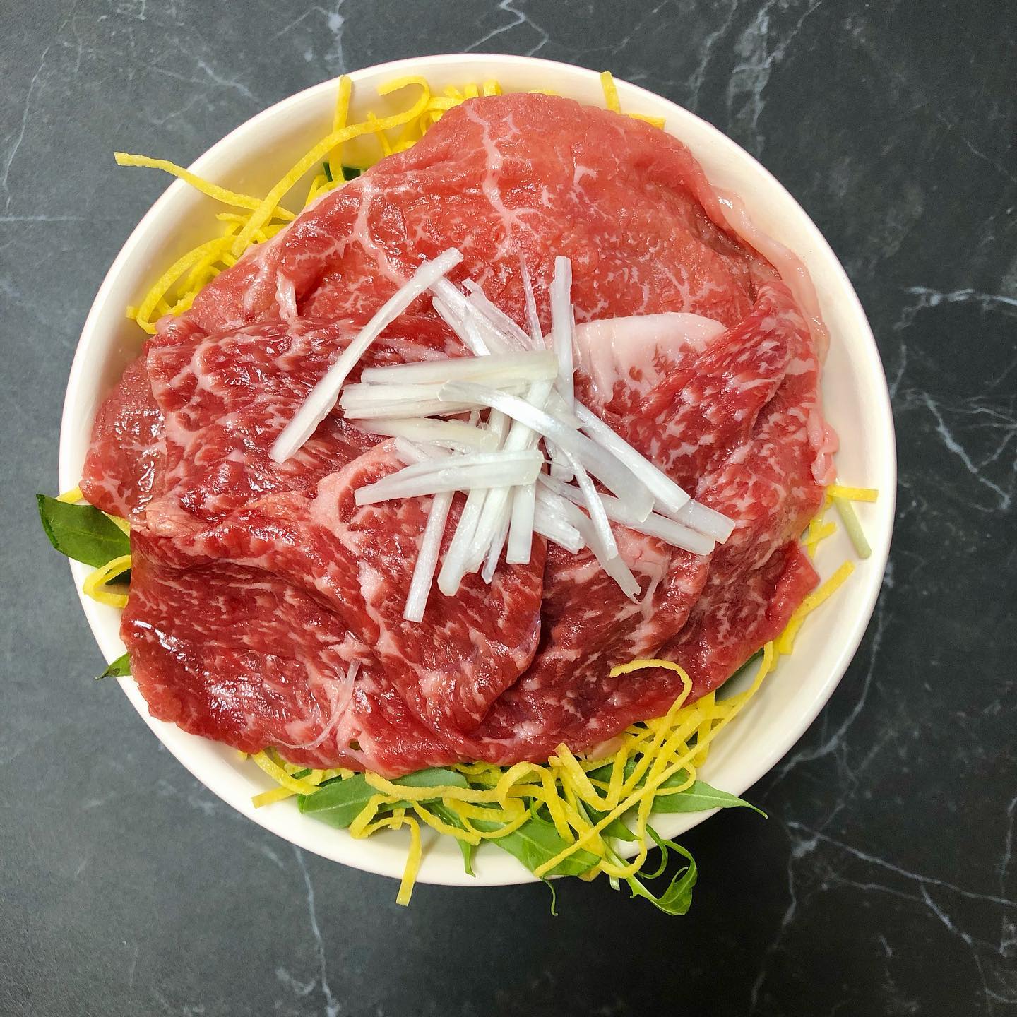 口コミ投稿：今日のごはんは味噌仕立てしゃぶ肉うどん✨とろける近江牛がめちゃくちゃおいしかった…