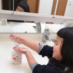 .@coopdeli_official さんからいただきました！【 薬用泡で出てくるハンドソープ 】 ポンプが押しやすい❕3歳でも片手でプッシュするだけでふわふわの…のInstagram画像