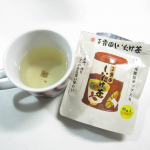 【玉露園　しいたけ茶】おいしそうで免疫力も上がりそうなお茶発見☆乾しいたけを特殊製法で微粒状にしたもので、お湯を注ぐだけでホッと一息つけます(*^^*)しいたけチップが見た目のアクセントにも。…のInstagram画像